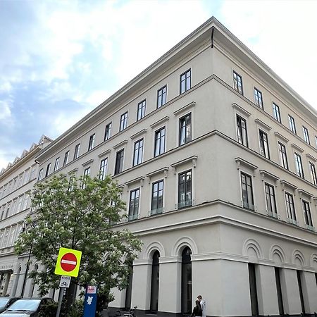 Luxe Central Studio With Pool, Parking & Ac Budapest Exterior photo