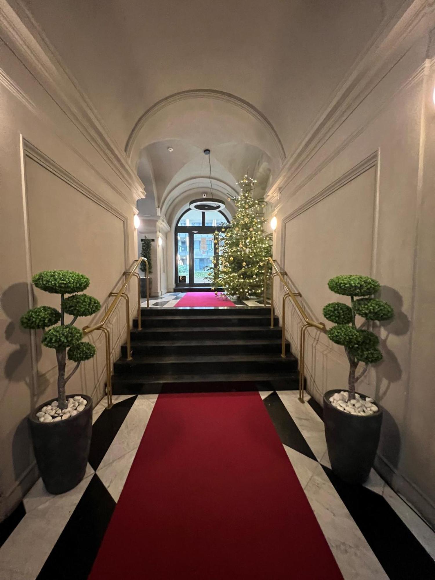 Luxe Central Studio With Pool, Parking & Ac Budapest Exterior photo